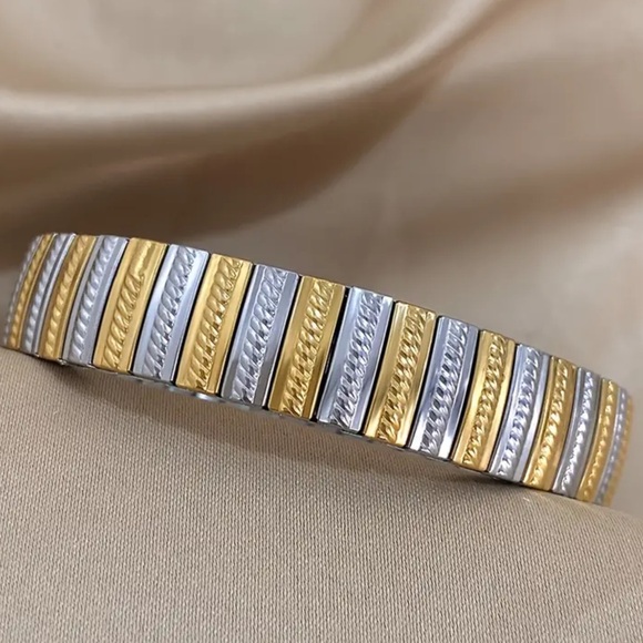 - 🌼Lux 2 Toned Silver & Gold Hypoallergenic Stretch Bracelet Bangle - Picture 8 of 15